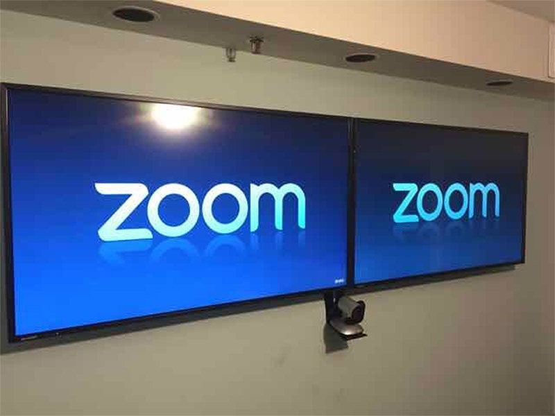 zoom-room-dual-display-for-video-conferencing